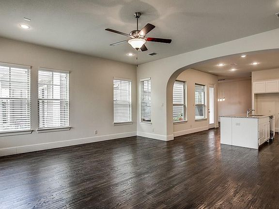 3rd image of 653 Surrey Ln