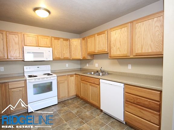 5th image of 2326 14th Ave S #7