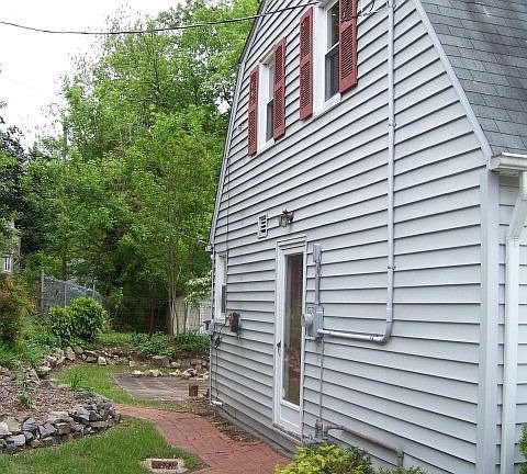4th image of 213 Surry Ln