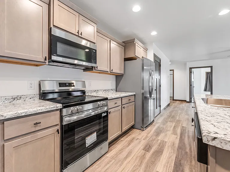 705 Stelting St — Photo 4