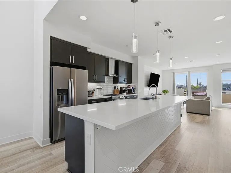 1660 Topanga — Photo 4