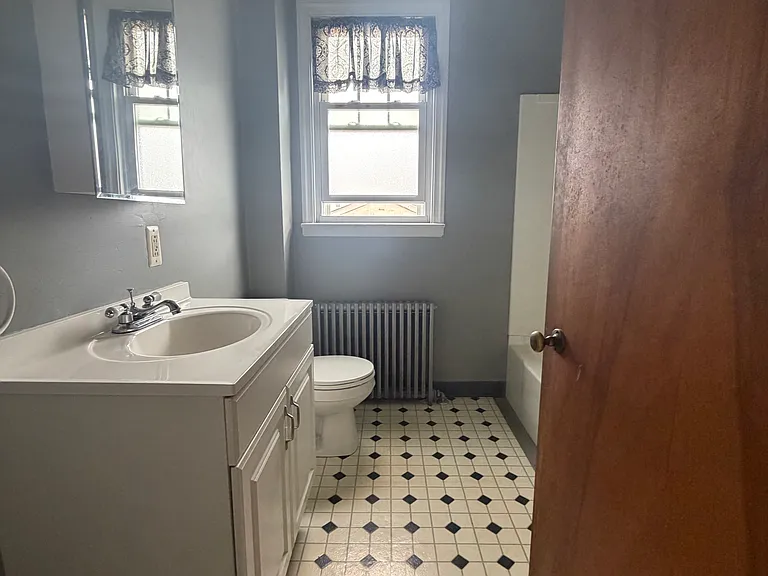 132 W 7th Ave #C — Photo 9