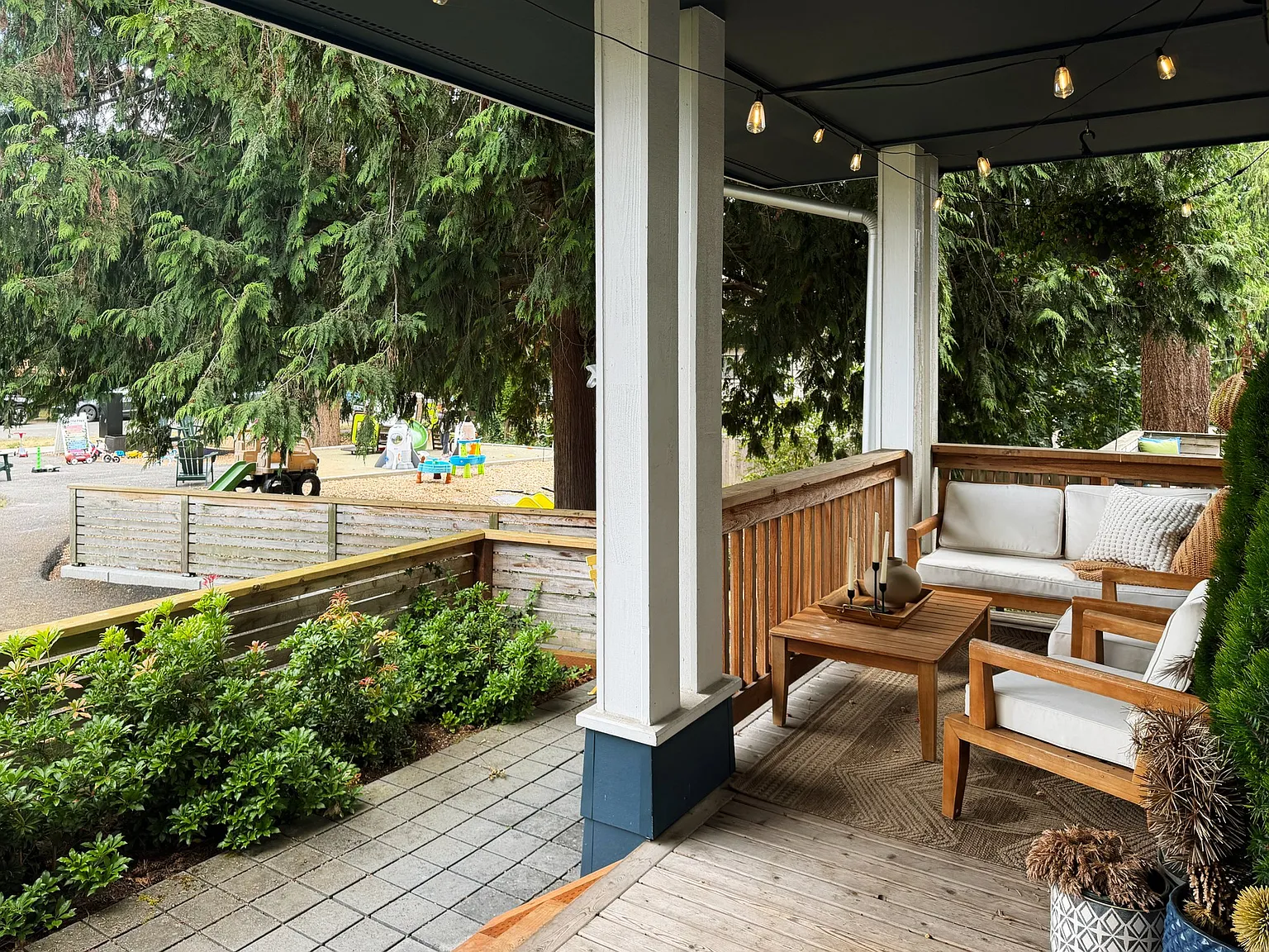 4BD/3.5BA West Seattle Townhome w/ Loft & 2-Car Garage — Photo 2