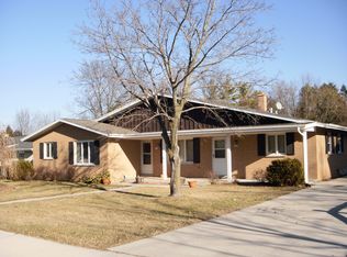 1072-1074 Knollwood Rd, Saukville, WI 53080