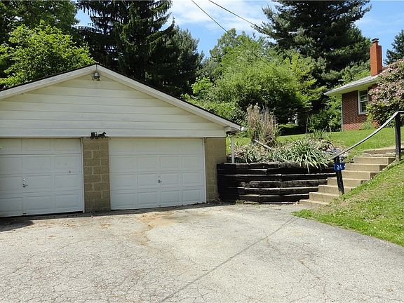 2nd image of 24 Hawthorn Ln