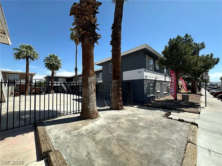 2105 Sunrise Ave #1 — Photo 16