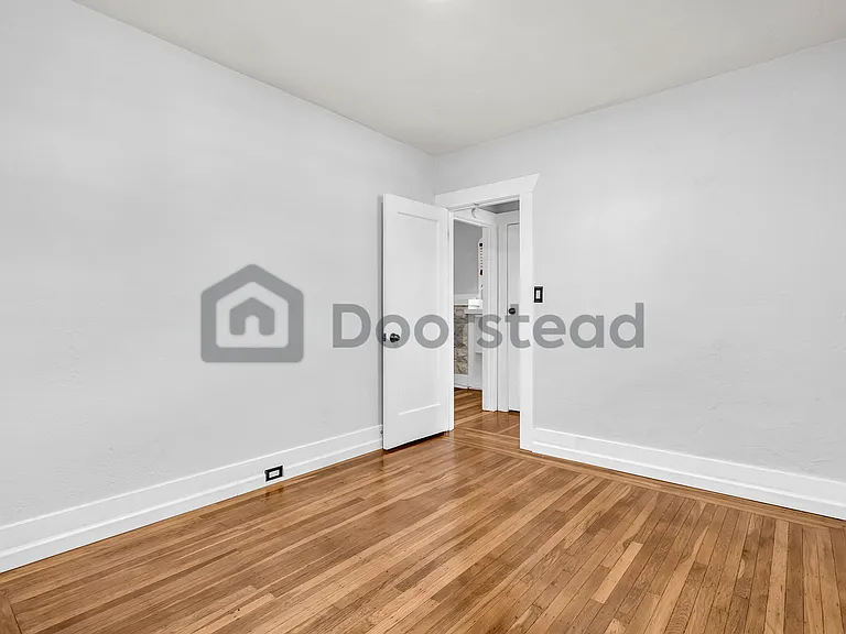 1937 Vicksburg Ave — Photo 20