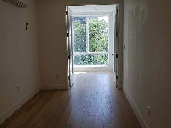 5th image of 87 Montrose Ave APT 4L
