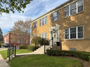 W67N690 Evergreen Blvd APT 4, Cedarburg, WI 53012