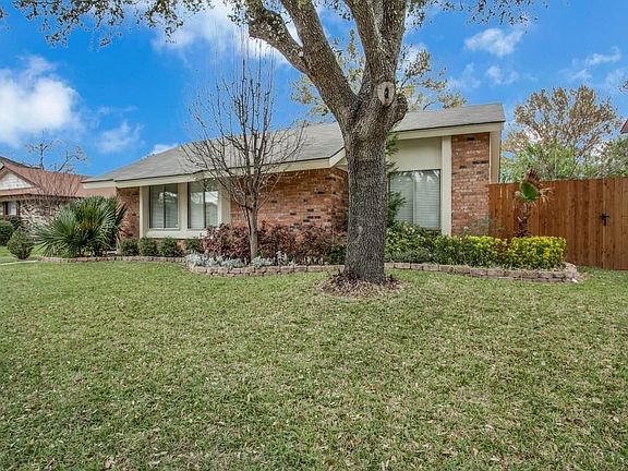 3rd image of 3421 Ivanhoe Ln