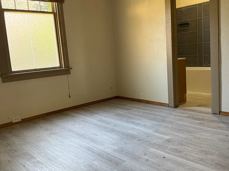 933 SE 45th Ave — Photo 18