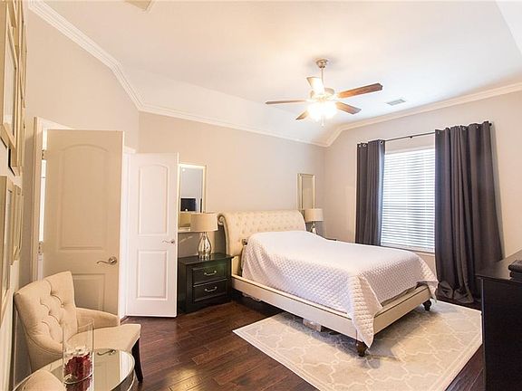 4th image of 622 Alexandra Ave