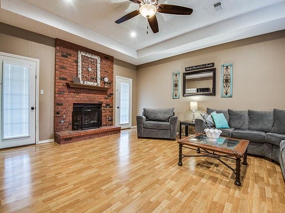 3rd image of 3413 Sagewood St