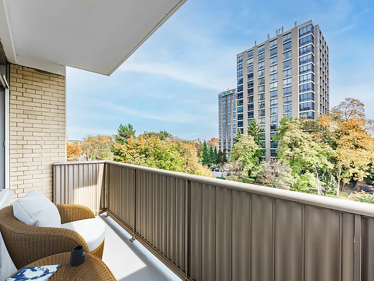 606 Avenue Rd #704 — Photo 8