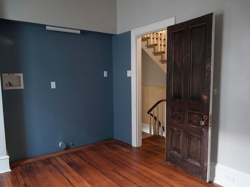 middle room on 2nd floor can be a bedroom or kind of common room, or home office.