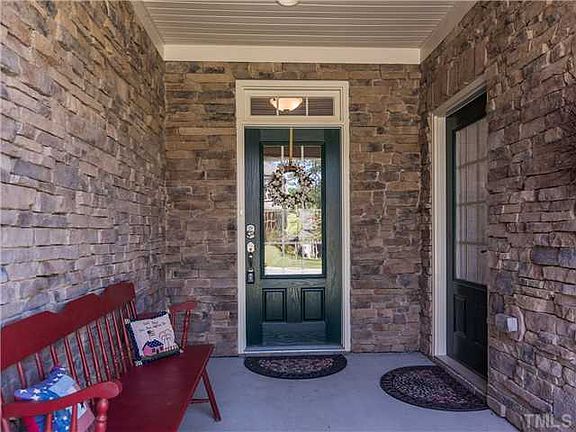 4th image of 69 Somers Ln