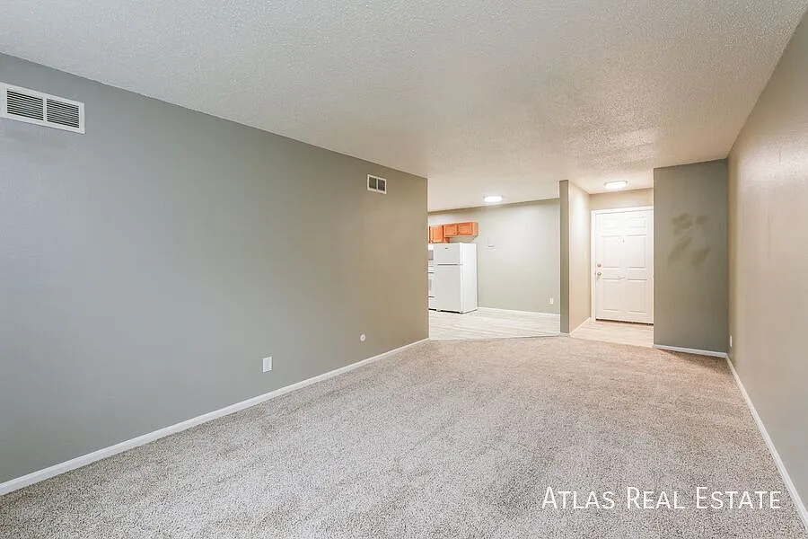 2610/2614 E Fountain Boulevard — Photo 4