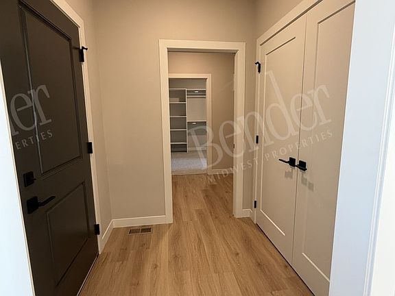 4th image of 509 N Wildcat Dr