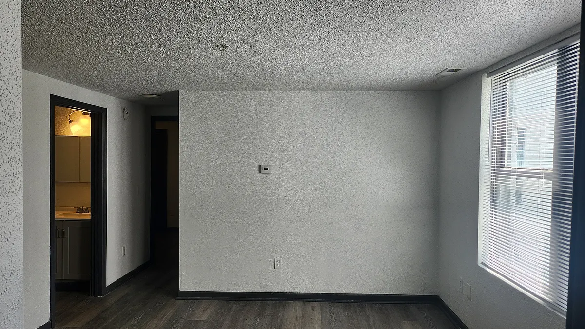 Building Photo - 2940 Woolworth Ave #7