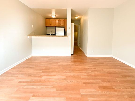 2nd image of 3025 Park Blvd #10