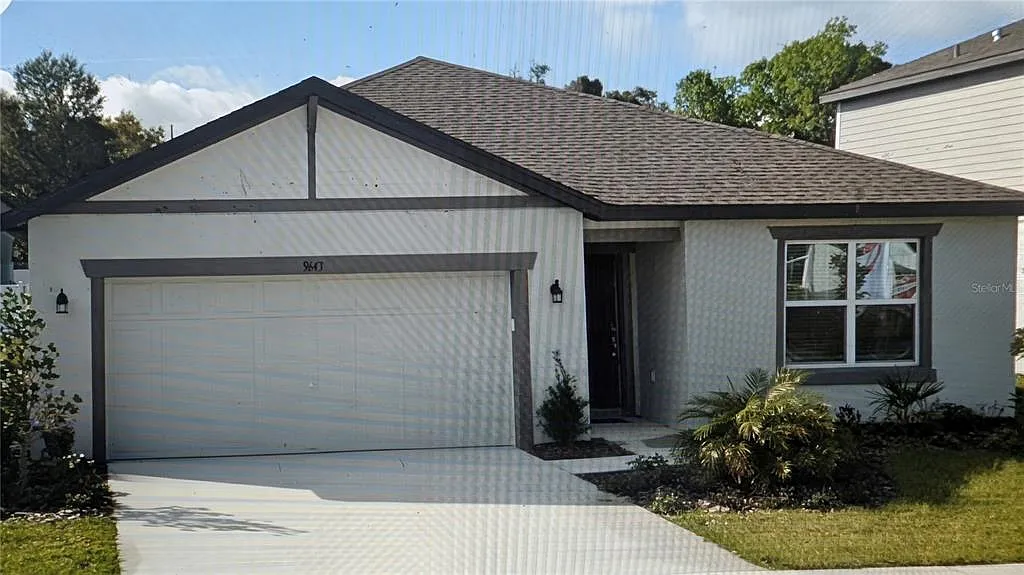 3 bed, 2.0 bath, 1844 sqft, $2,696 — Photo 2