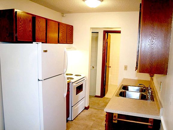 5th image of 4201 Parklawn Ave #418