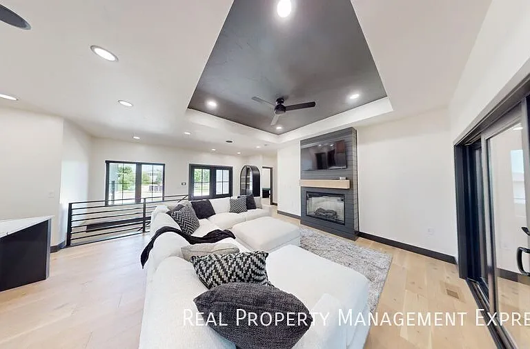 313 N Red Spruce Ave — Photo 8