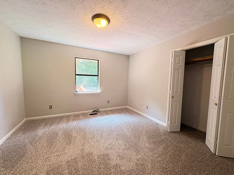 901 Locke Dr — Photo 11