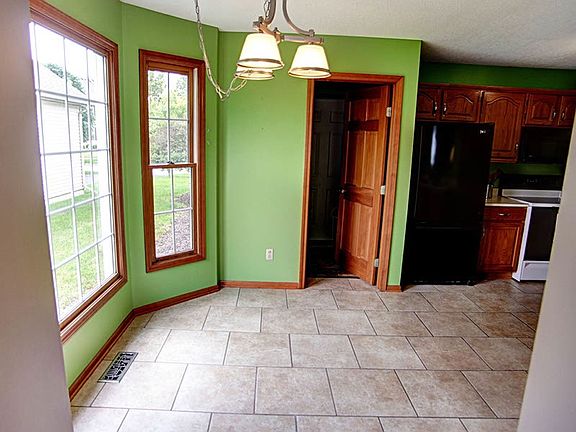 4th image of 801 Country Creek Dr