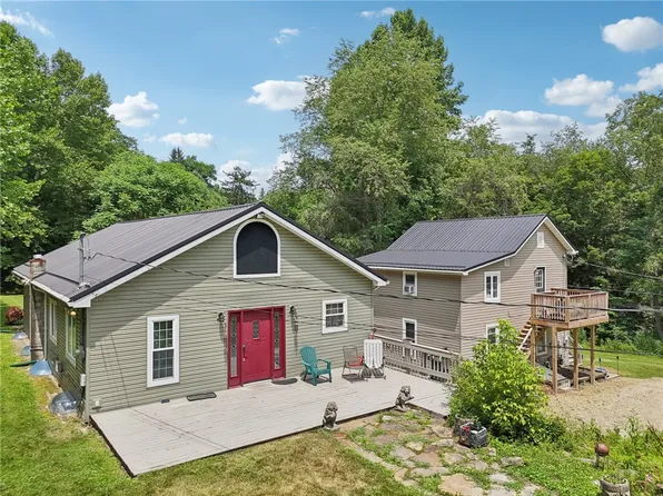 1360 Albee Dr, New Kensington, PA 15068