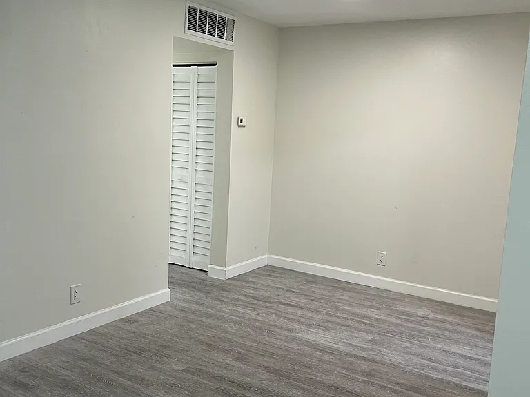 2134 Lincoln St #18 — Photo 4