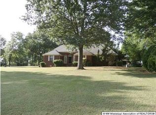 1574 Church Rd, Horn Lake, MS 38637