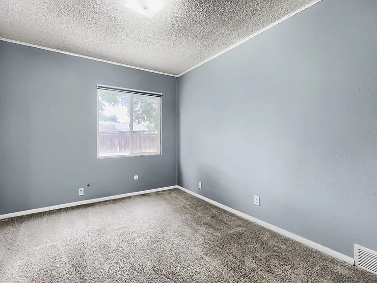 1904 N Hancock Ave — Photo 11