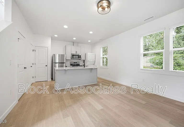 2815-103 Wilcox Pl — Photo 2