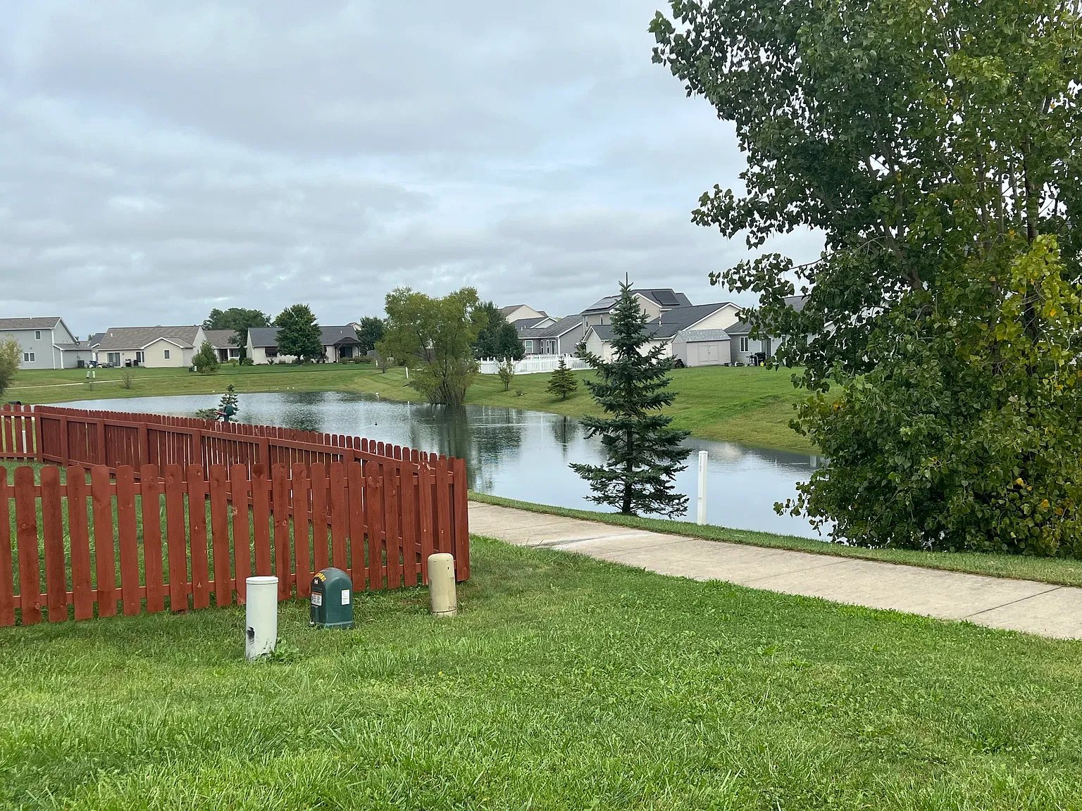 3 bed, 1363 sqft, $2,000 — Photo 2