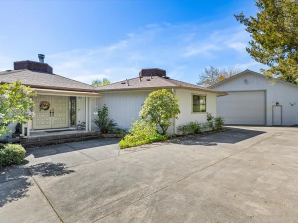 2340 Hillside Dr, Central Point, OR 97502