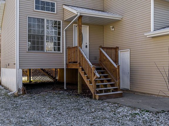 3rd image of 12 Beach Ct