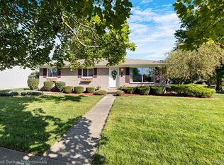 322 Robyn Dr, Canton, MI 48187