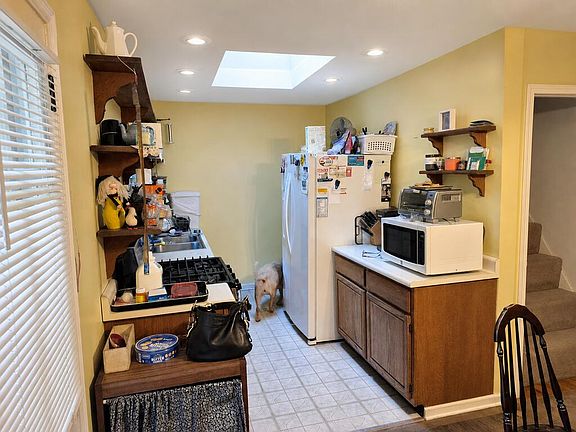 5th image of 1111 Lang Rd