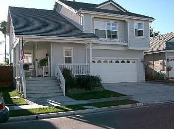 1st image of 647 Bennett Ave