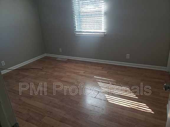 4th image of 736 E Northfield Blvd APT 7