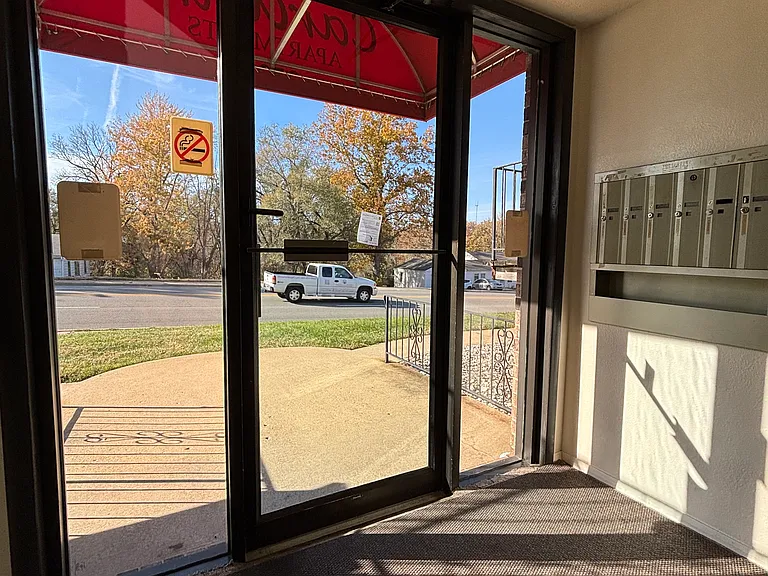 2727 S Sterling Ave #G — Photo 24