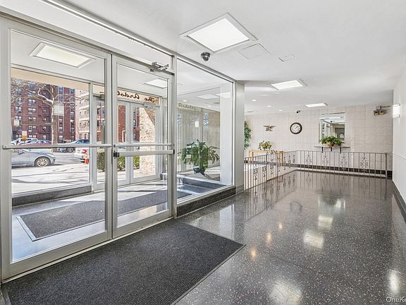 4th image of 15325 88th St APT 5L