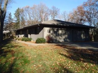 540 Far Hill Rd, Wayzata, MN 55391