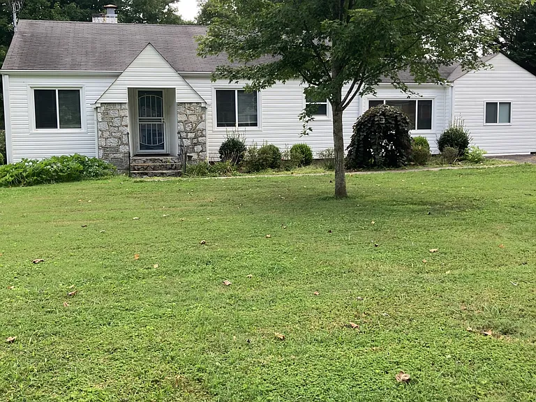6836 Robin Dr — Photo 1