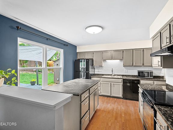 5th image of 10165 Rockbrook Dr