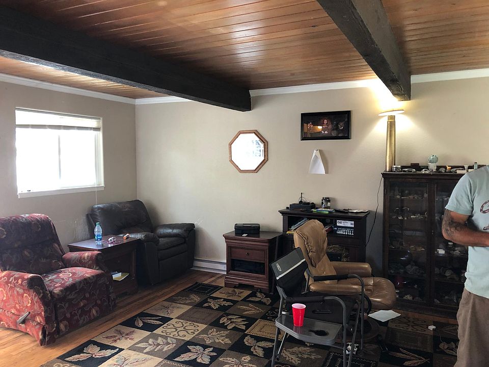 2nd image of 410 SW 53rd St