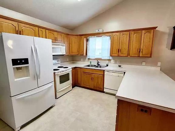 3rd image of 1301 Sierra Dr