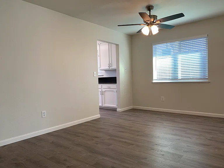 280 W Clover Rd — Photo 21