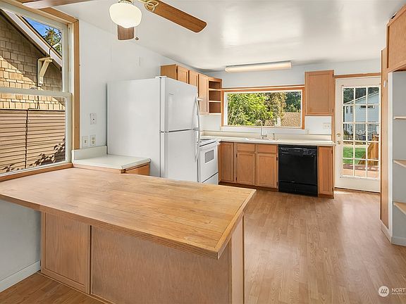 5th image of 8136 Silva Ave SE